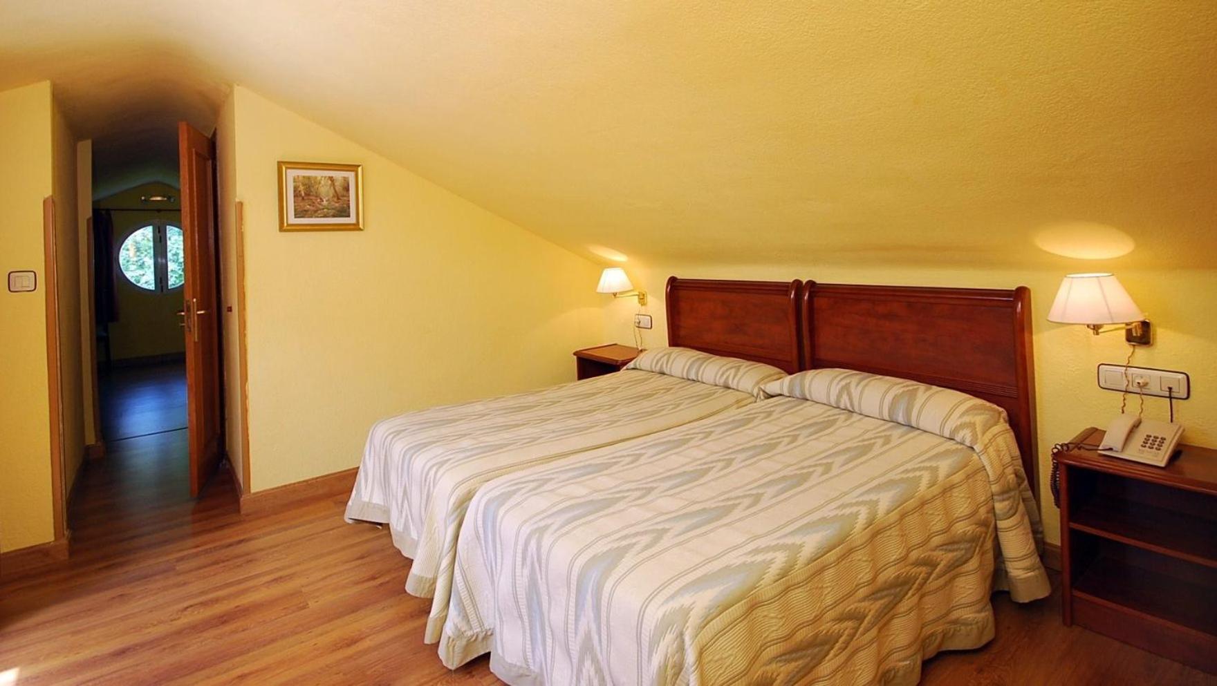 Vega Del Sella Hotel Arriondas Bagian luar foto