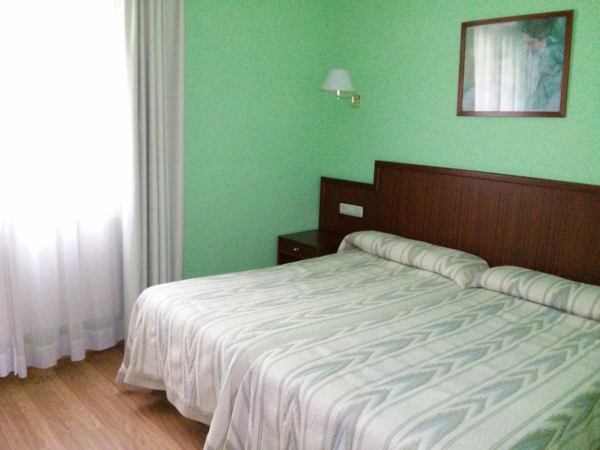 Vega Del Sella Hotel Arriondas Bagian luar foto